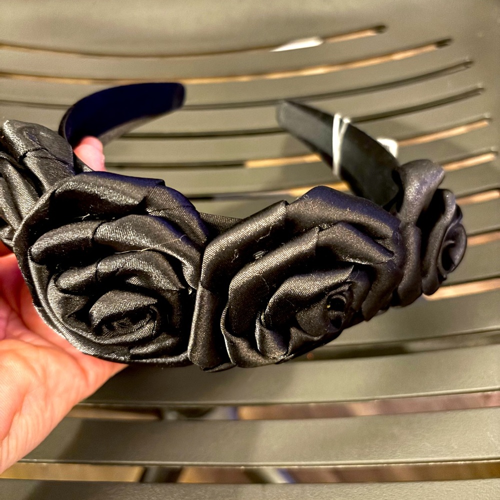 Black head band